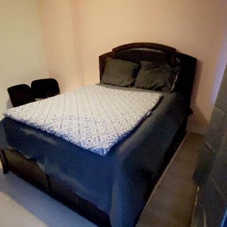 Private Double Bed Room Only With Balcony In Apartment Rotterdam Zewnętrze zdjęcie