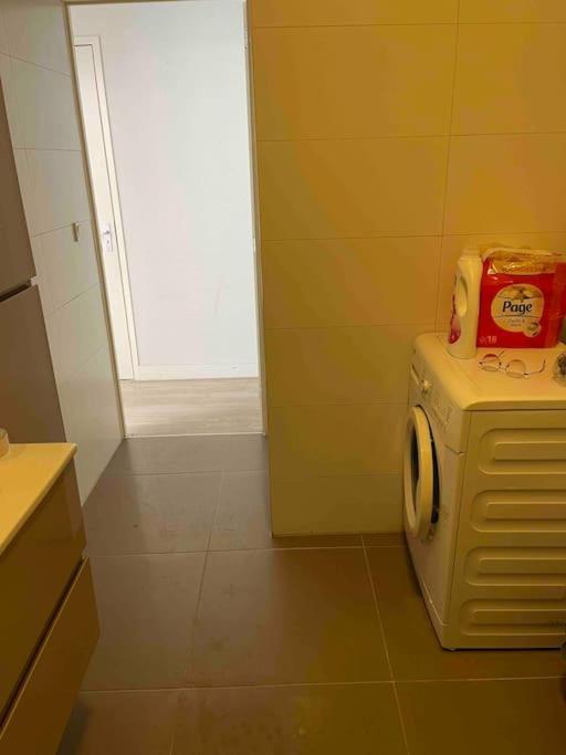 Private Double Bed Room Only With Balcony In Apartment Rotterdam Zewnętrze zdjęcie